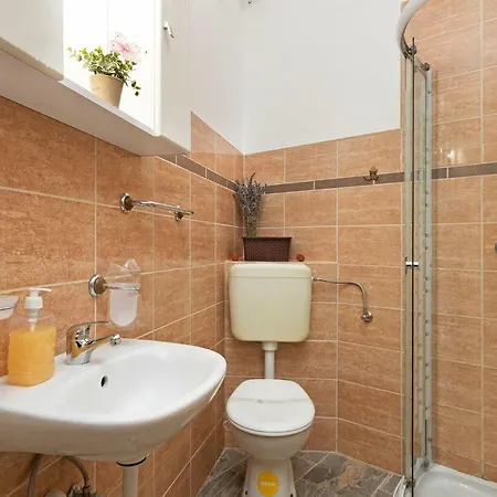 Studio Bojana Free Parking شقة *